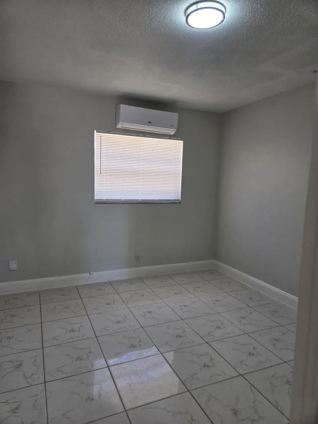 581 Ne 34th Court #a, Oakland Park