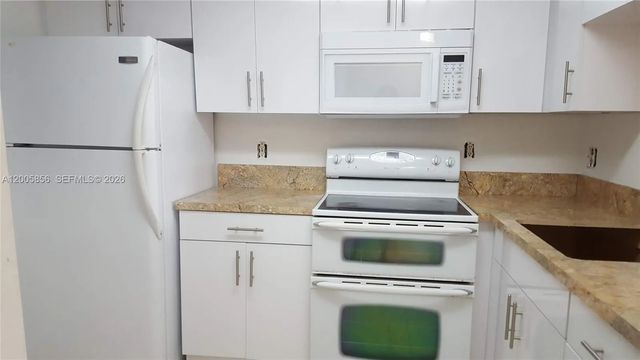 19701 Sw 114th Avenue #266, Miami