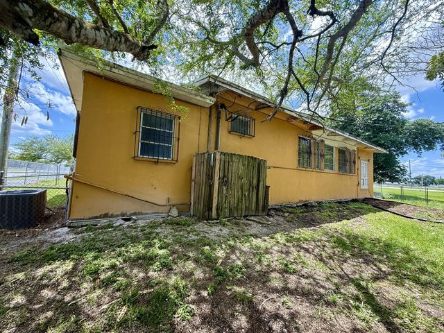 4 of 20 - 601 W Canal St Street N, Belle Glade, FL