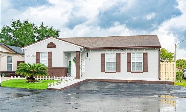 8419 Nw 193rd Lane, Hialeah