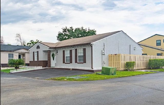 2 of 37 - 8419 Nw 193rd Lane, Hialeah, FL