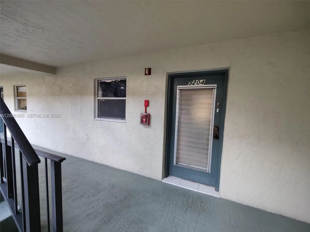1810 N Lauderdale Avenue #2204, North Lauderdale