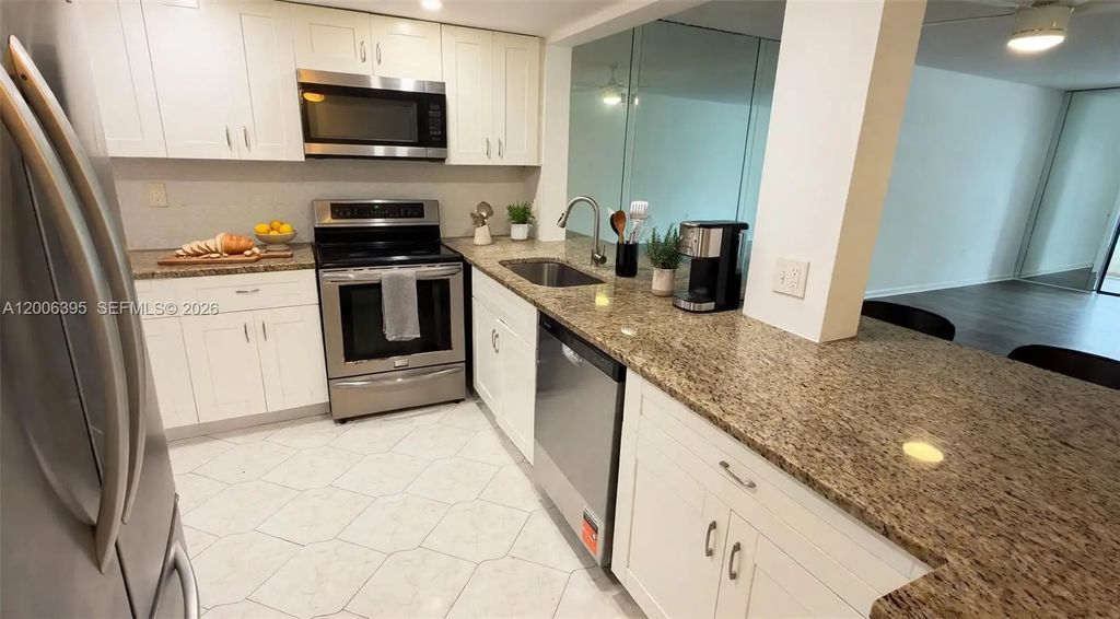 1810 N Lauderdale Avenue #2204, North Lauderdale