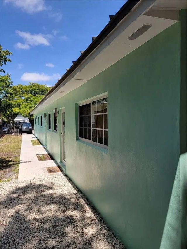3 of 18 - 1010 Nw 3rd Avenue, Hallandale Beach, FL