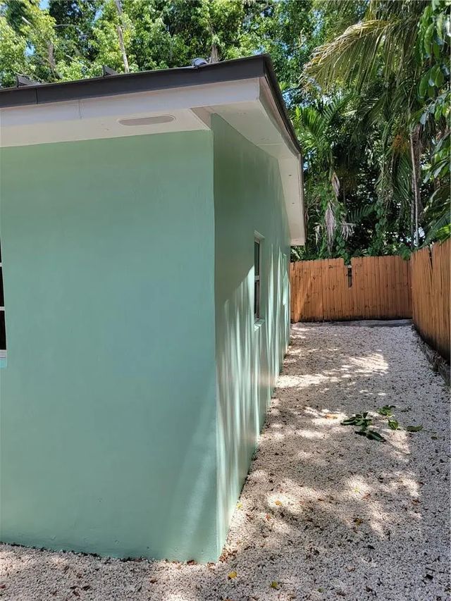 4 of 18 - 1010 Nw 3rd Avenue, Hallandale Beach, FL