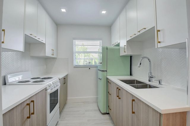 3 of 25 - 502 N H Street #1-4, Lake Worth Beach, FL