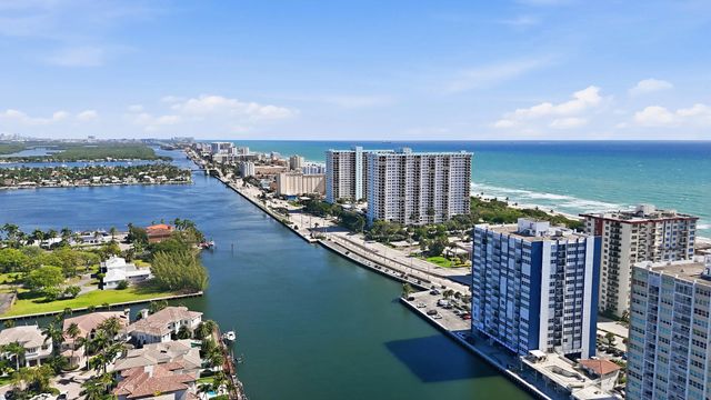 2 of 31 - 1400 S Ocean Drive #303, Hollywood, FL