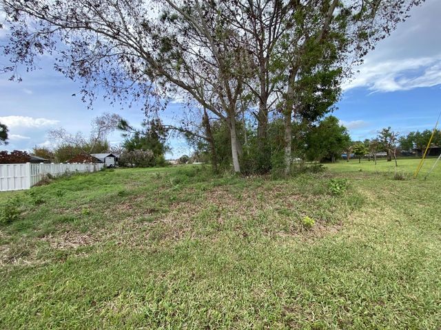 2 of 4 - 5859 Nw Dunmore Avenue, Port St. Lucie, FL