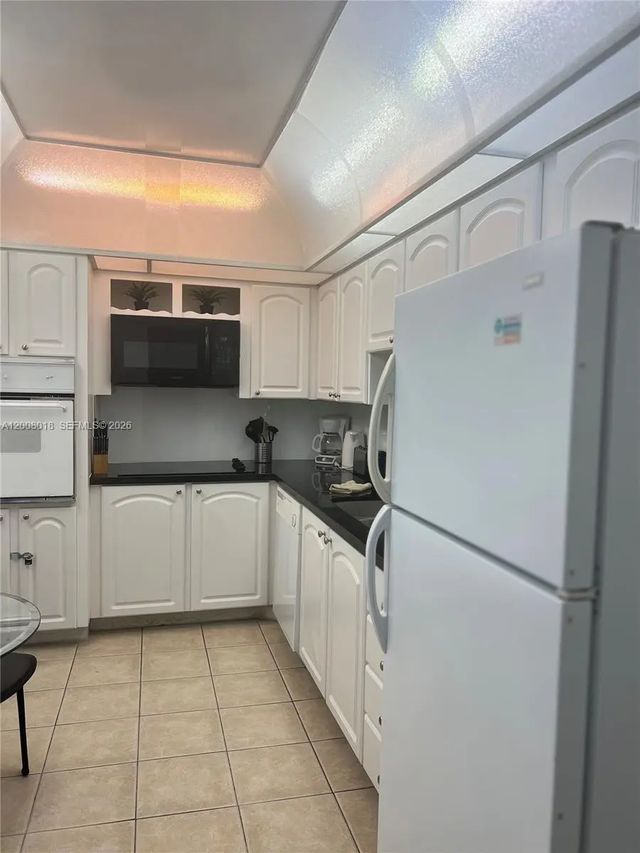 4 of 15 - 3901 S Ocean Drive #14t, Hollywood, FL