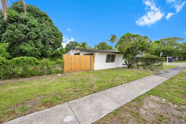 4 of 29 - 17551 Ne 5th Avenue, North Miami Beach, FL