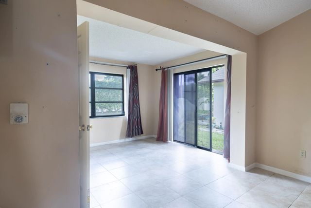5 of 11 - 6149 Olivewood Circle, Greenacres, FL