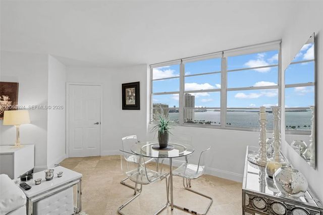 905 Brickell Bay Drive #1830, Miami
