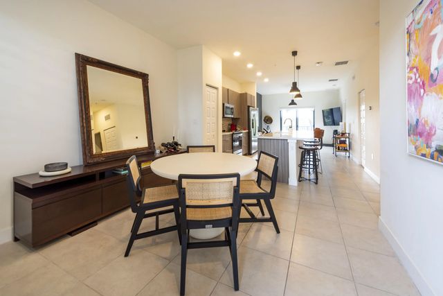 4 of 27 - 7925 Nw 104th Avenue #24, Doral, FL