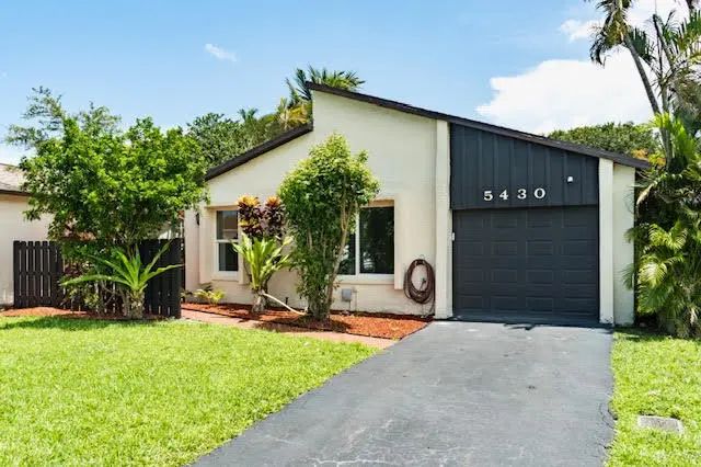 5430 Mirror Lakes Boulevard, Boynton Beach