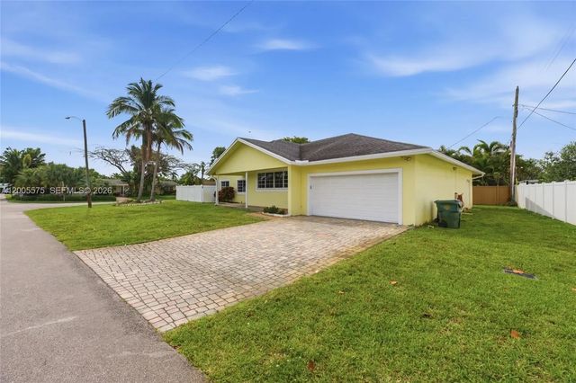 2 of 64 - 4361 Ne 13th Terrace, Oakland Park, FL
