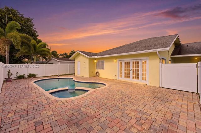 3 of 64 - 4361 Ne 13th Terrace, Oakland Park, FL