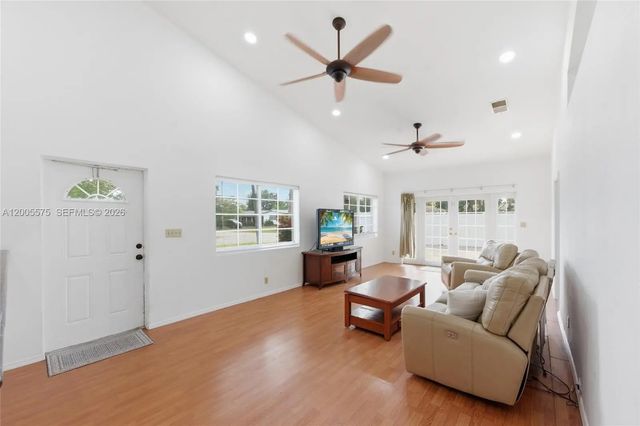 4 of 64 - 4361 Ne 13th Terrace, Oakland Park, FL