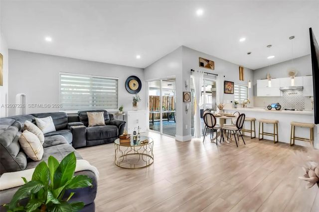 3 of 32 - 10048 Sw 221st Street, Cutler Bay, FL