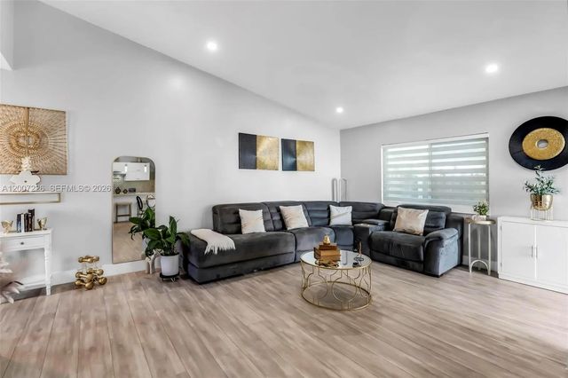 4 of 32 - 10048 Sw 221st Street, Cutler Bay, FL