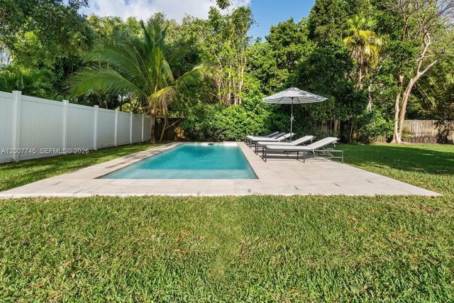 3 of 35 - 11790 Ne 8th Avenue, Biscayne Park, FL