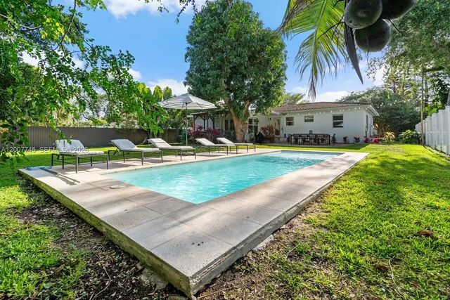 4 of 35 - 11790 Ne 8th Avenue, Biscayne Park, FL