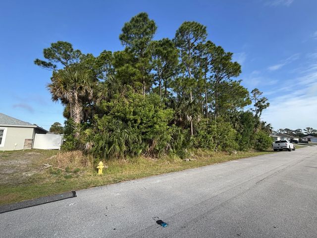 2 of 8 - 556 Ne Burlington Ave Avenue Ne, Palm Bay, FL