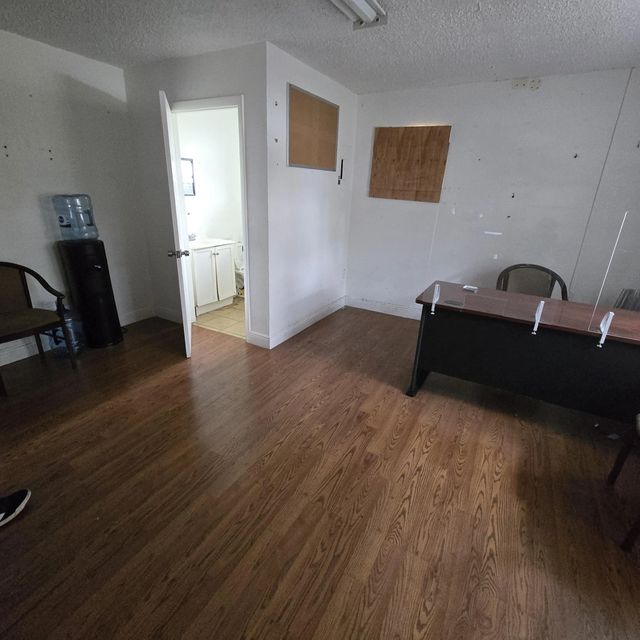 3 of 5 - 245 Nw 27th Avenue, Fort Lauderdale, FL