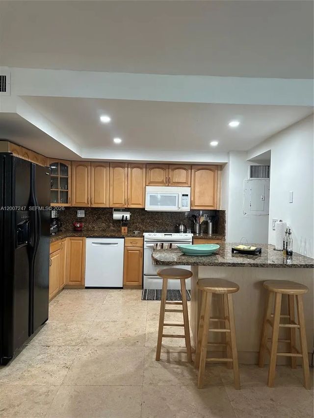 4 of 21 - 2100 Sans Souci Boulevard #b811, North Miami, FL