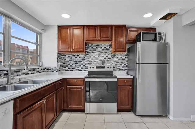 2201 Nw 41st Avenue #208, Lauderhill