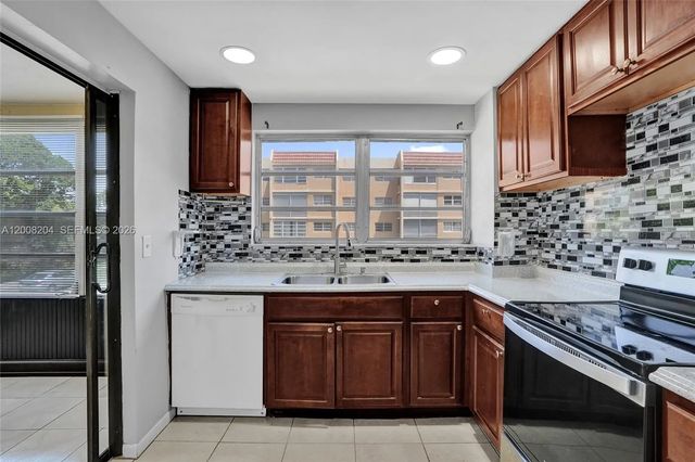 2 of 23 - 2201 Nw 41st Avenue #208, Lauderhill, FL