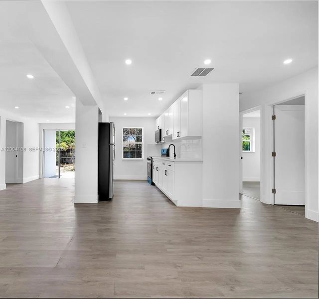 3 of 9 - 3050 Ne 13th Avenue, Pompano Beach, FL