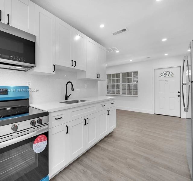 4 of 9 - 3050 Ne 13th Avenue, Pompano Beach, FL