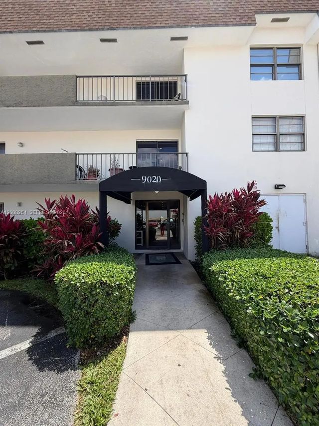 9020 Ne 8th Avenue #1d, Miami Shores