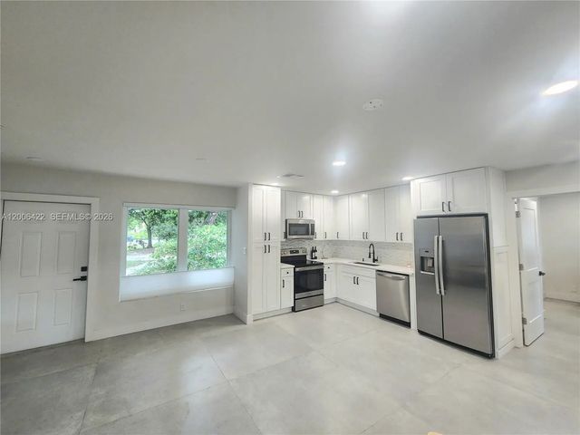 3 of 18 - 141 Ne 30th Street, Wilton Manors, FL