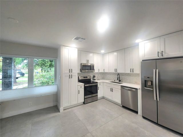 4 of 18 - 141 Ne 30th Street, Wilton Manors, FL
