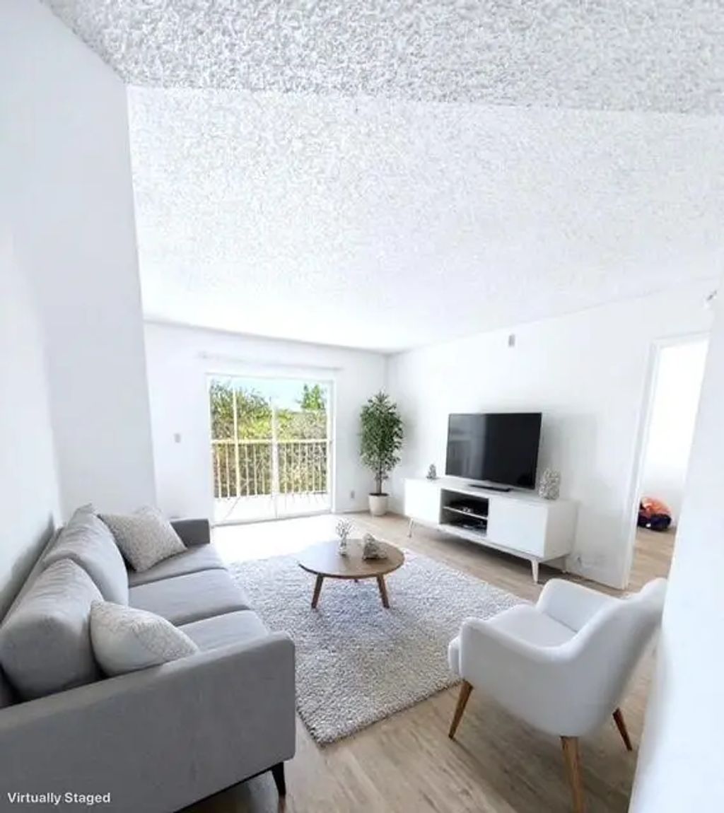 1516 Se Royal Green Circle #202, Port St. Lucie