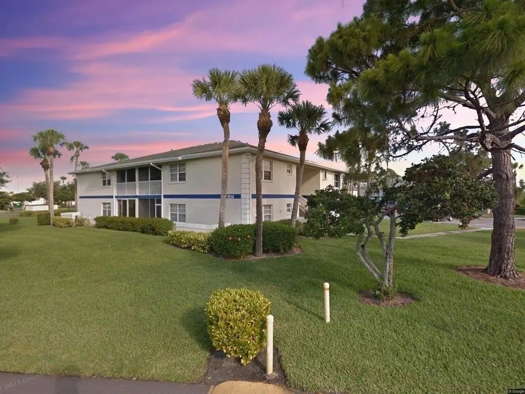 1516 Se Royal Green Circle #202, Port St. Lucie