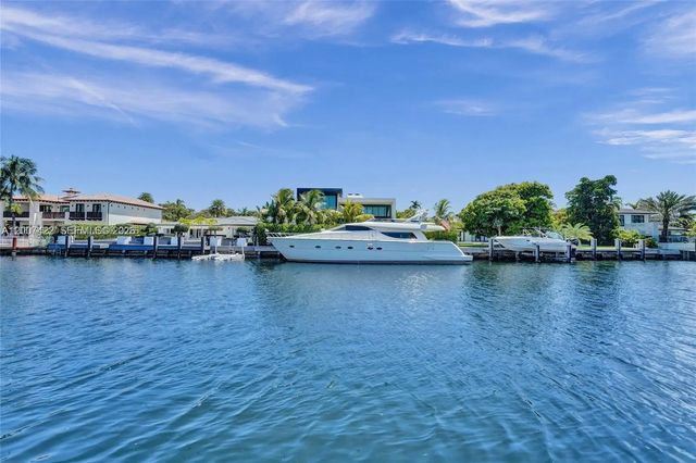 455 Paradise Isle Boulevard #104, Hallandale Beach