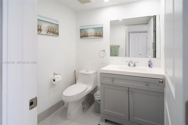 3 of 100 - 19707 Turnberry Way #18c, Aventura, FL