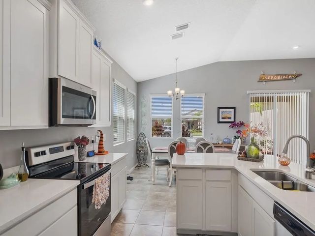 5 of 32 - 1490 Carriage Court, Vero Beach, FL