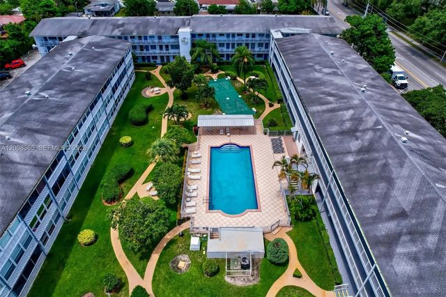 4 of 28 - 15610 Ne 6th Avenue #23c, Miami, FL