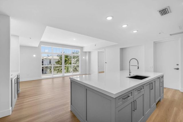 5 of 76 - 182 Lake Drive #5-301, Palm Beach Shores, FL