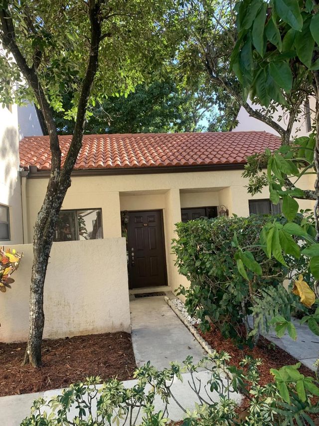12 Via De Casas Sur #102, Boynton Beach