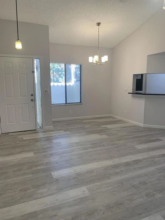 3 of 18 - 12 Via De Casas Sur #102, Boynton Beach, FL