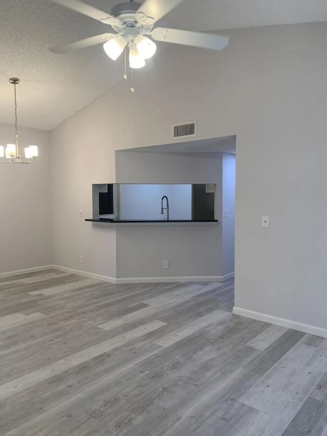 4 of 18 - 12 Via De Casas Sur #102, Boynton Beach, FL