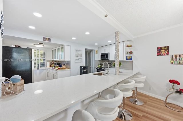 4 of 38 - 625 Oaks Drive #304, Pompano Beach, FL