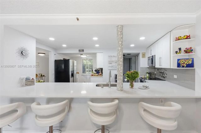 5 of 38 - 625 Oaks Drive #304, Pompano Beach, FL