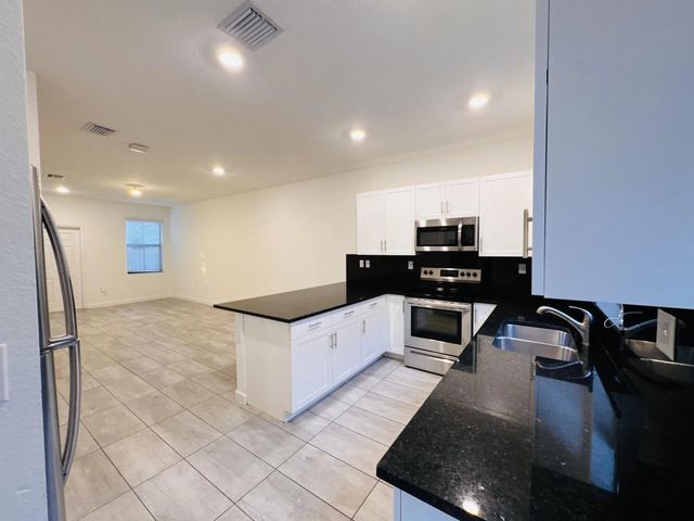 2 of 31 - 1606 Sw 28th Court, Fort Lauderdale, FL