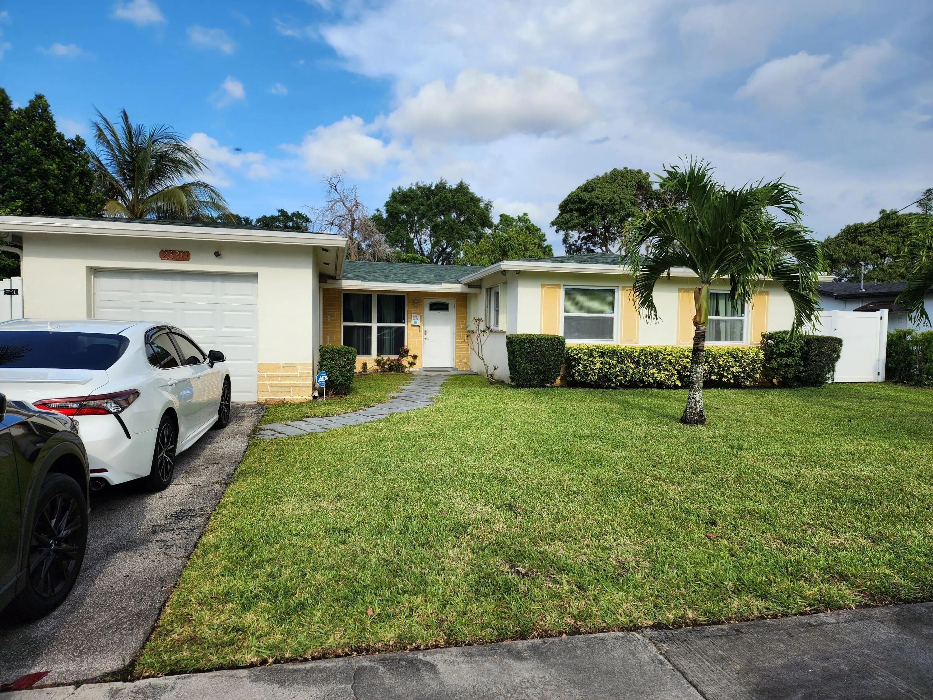2330 Nw 47th Avenue, Lauderhill