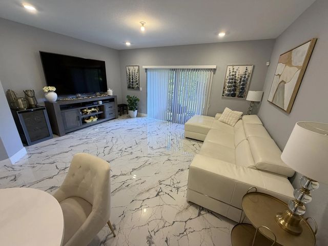 2 of 26 - 178 Se 5th Court Se, Deerfield Beach, FL